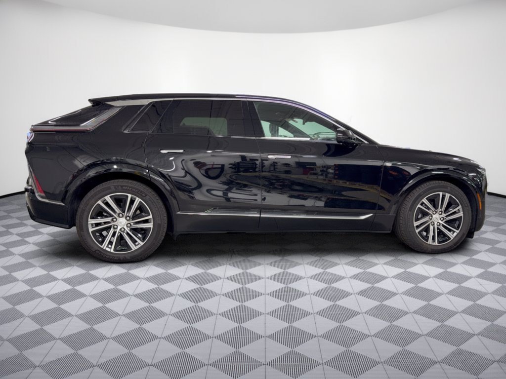 Used 2024 Cadillac Lyriq Luxury RWD image 8