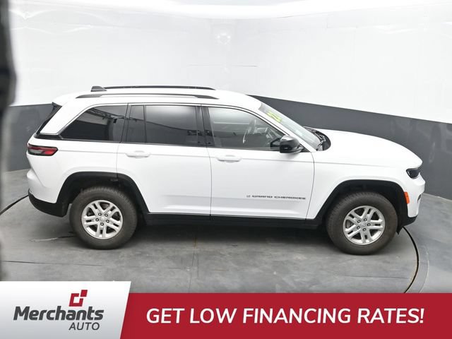 Used 2022 Jeep Grand Cherokee Laredo w/ Luxury Tech Group I AWD/4WD image 38