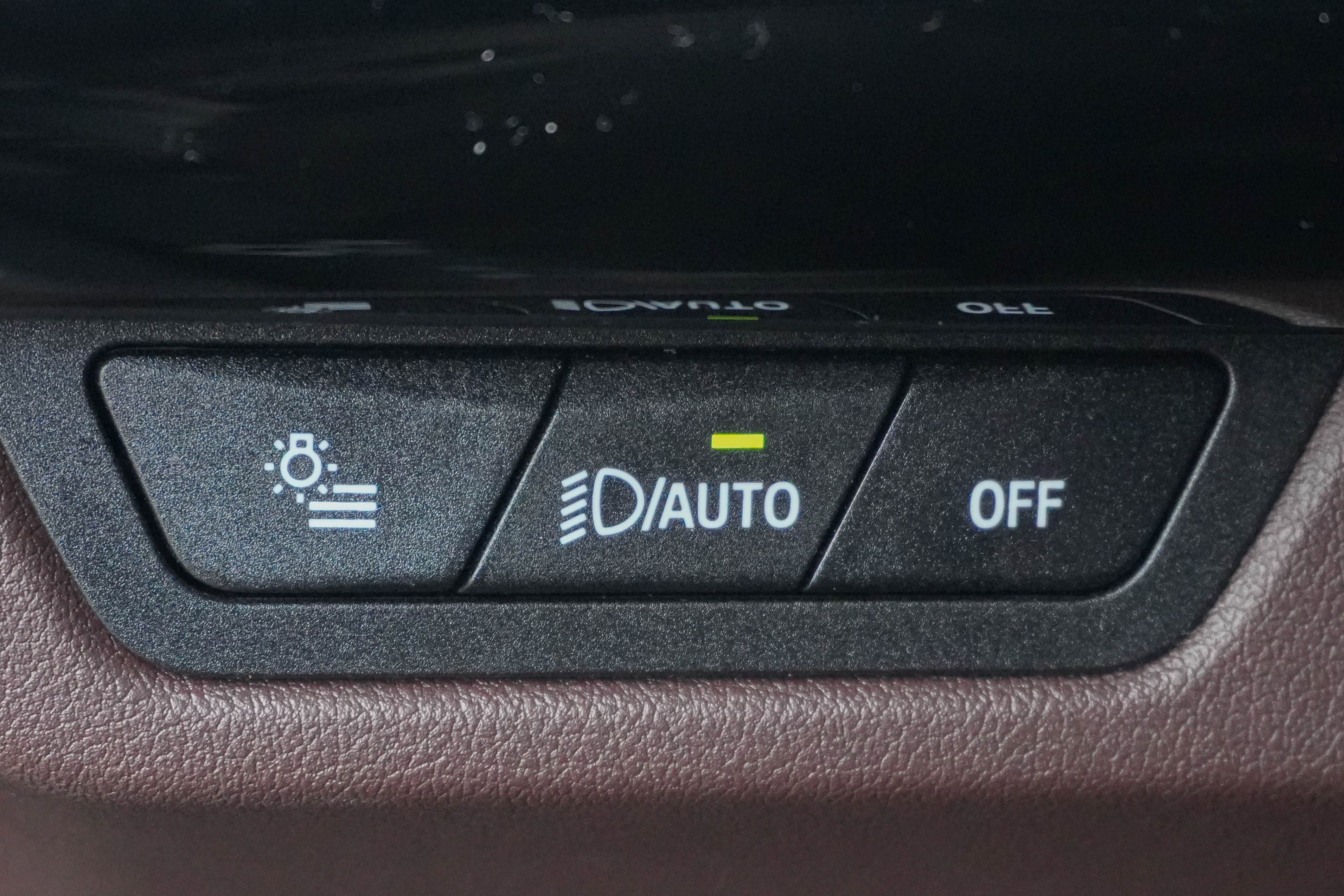 Certified 2025 BMW X2 xDrive28i image 17