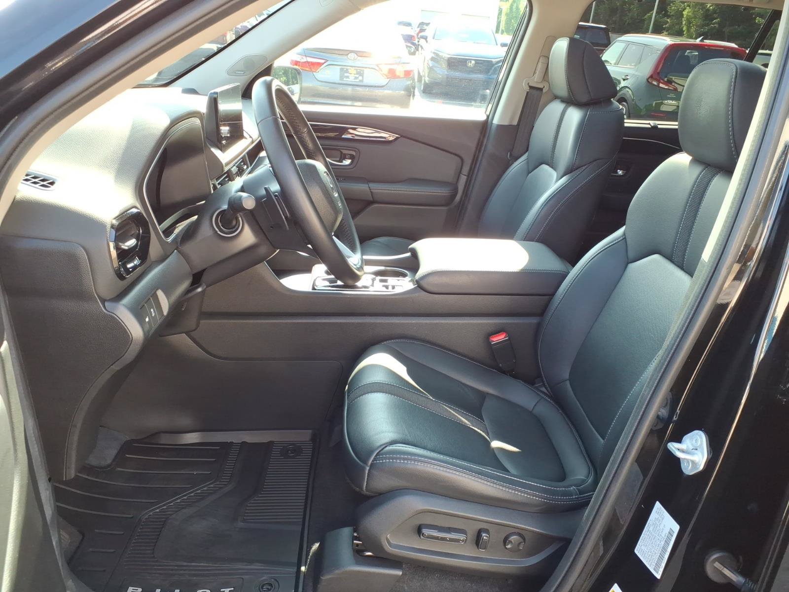 Certified 2025 Honda Pilot Touring image 4