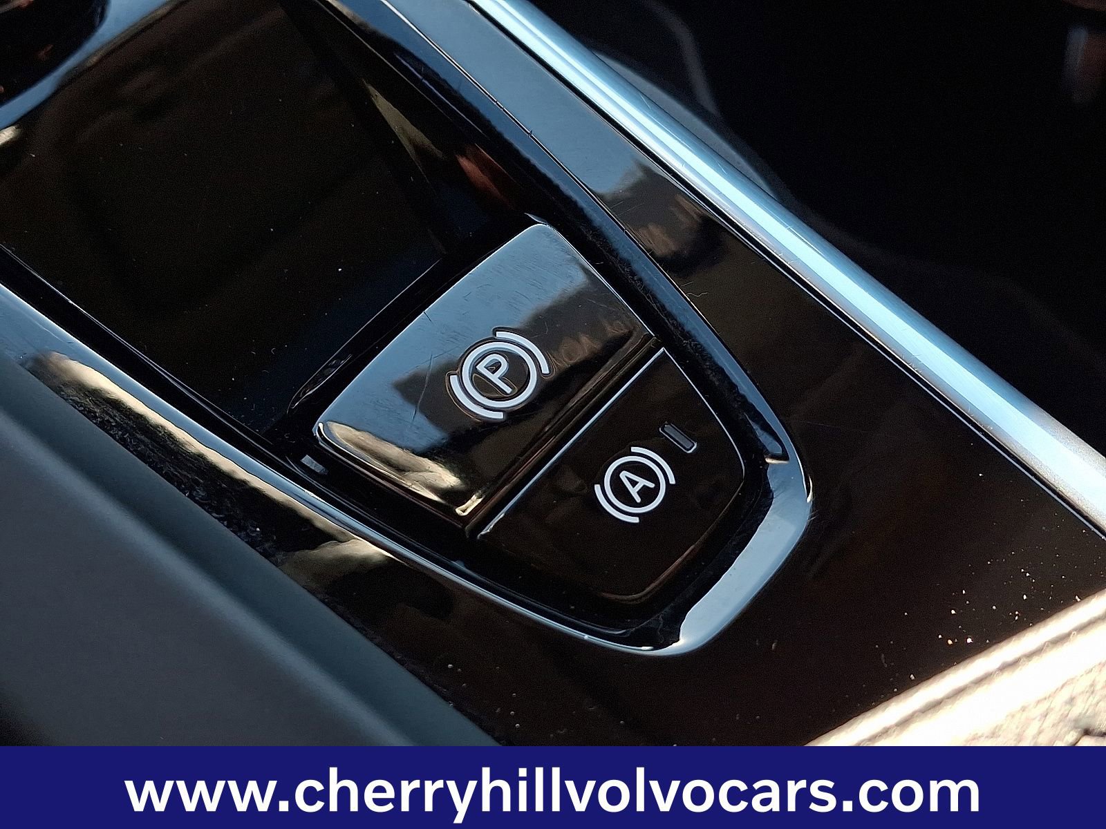 Certified 2025 Volvo XC60 B5 Plus image 25