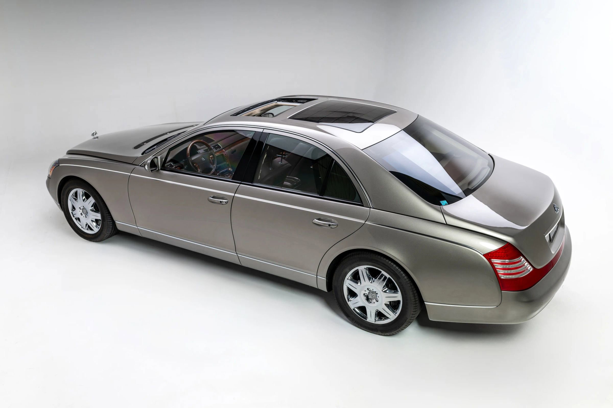 Used 2005 Maybach 57 RWD image 3