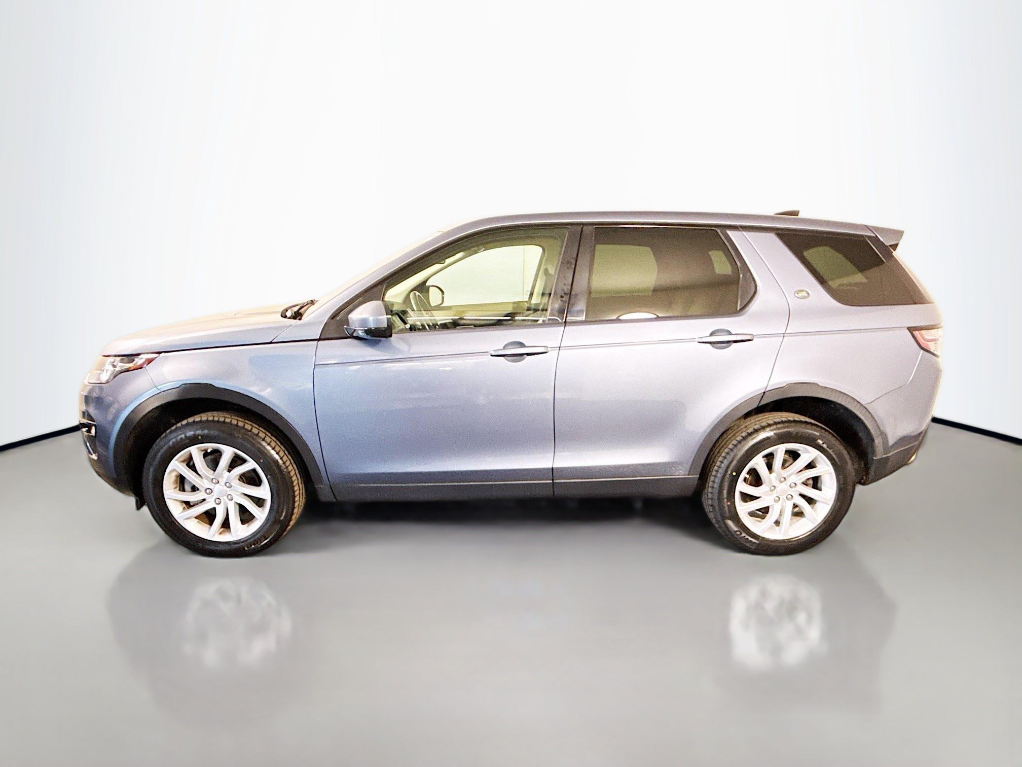 Used 2019 Land Rover Discovery Sport HSE AWD/4WD image 6