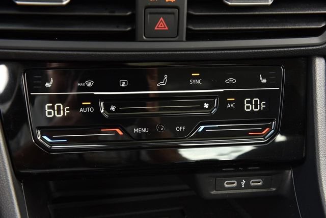 Certified 2025 Volkswagen Jetta SE w/ Sunroof Package FWD image 15