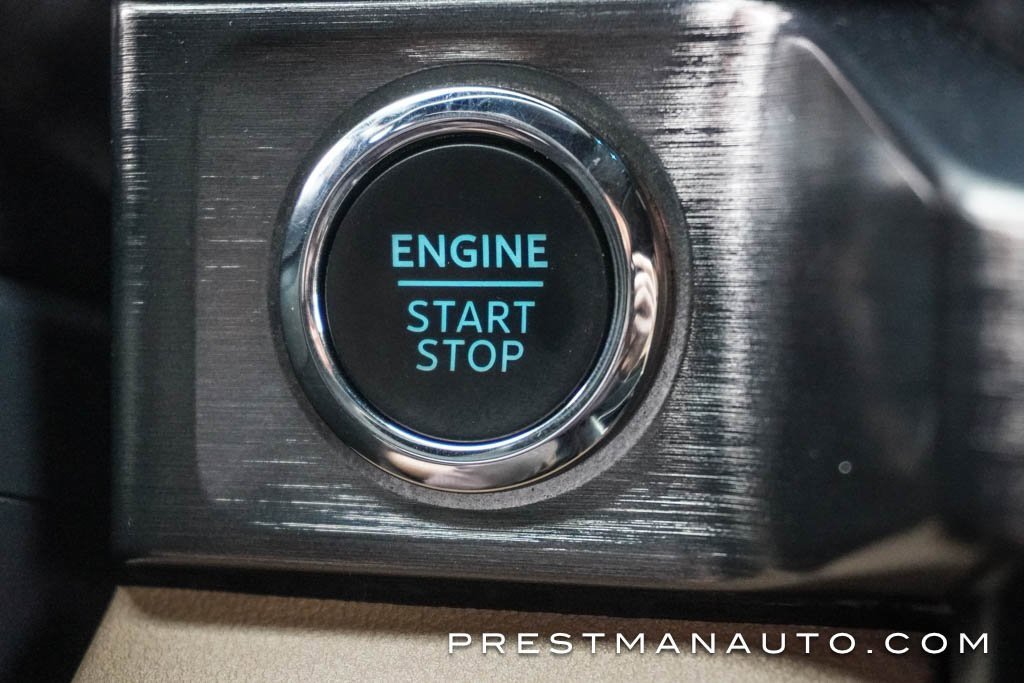 Used 2025 Ford F250 Lariat w/ Chrome Package image 36