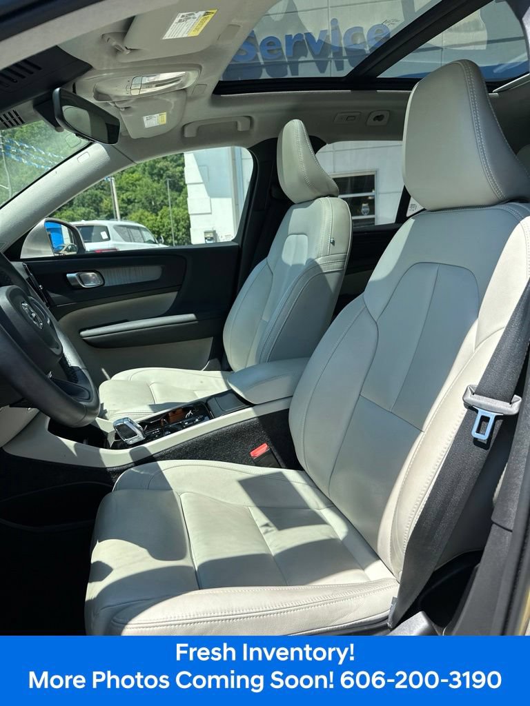 Used 2024 Volvo XC40 B5 Plus AWD/4WD image 10