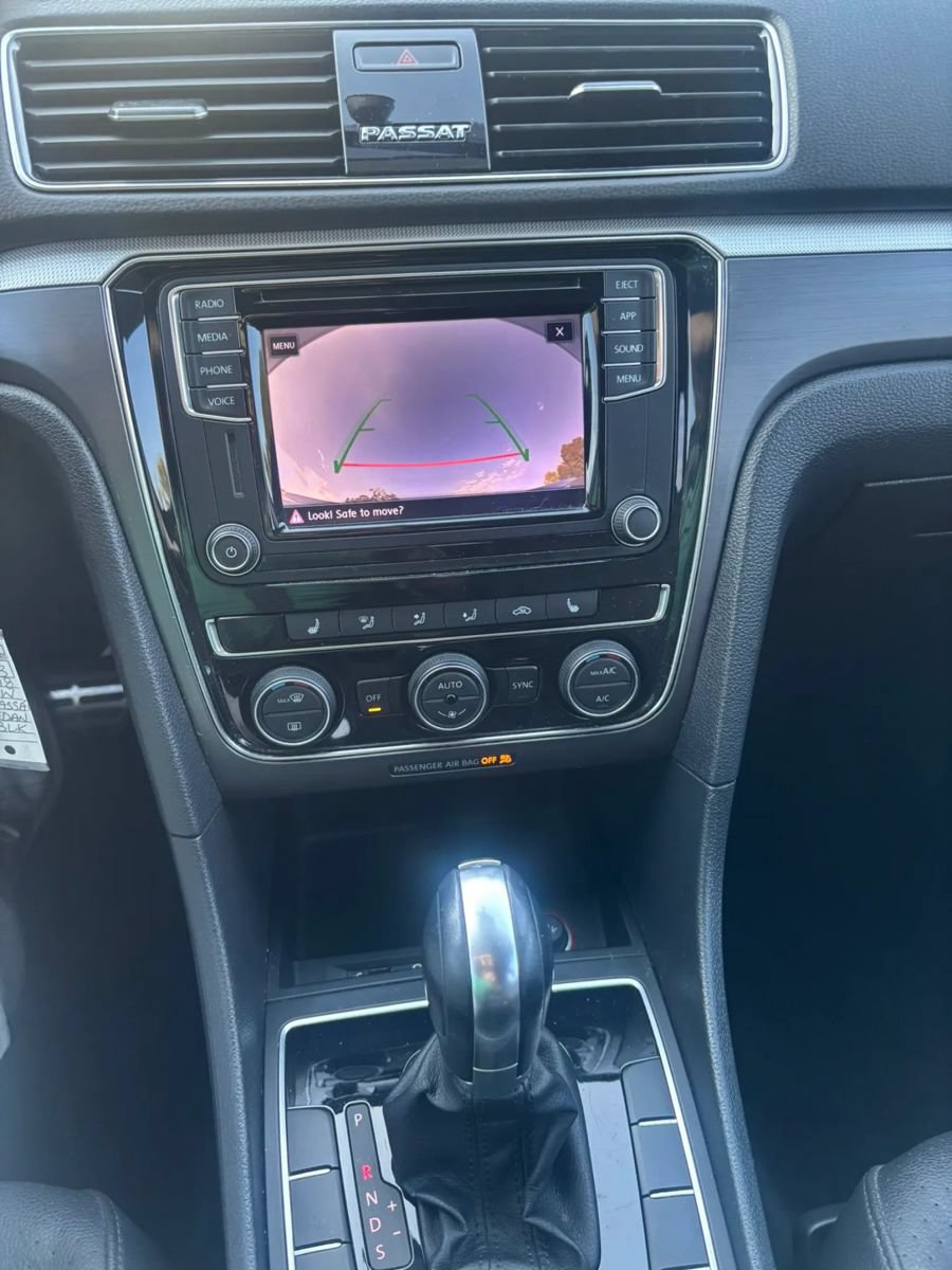 Used 2018 Volkswagen Passat 2.0T R-Line FWD image 11