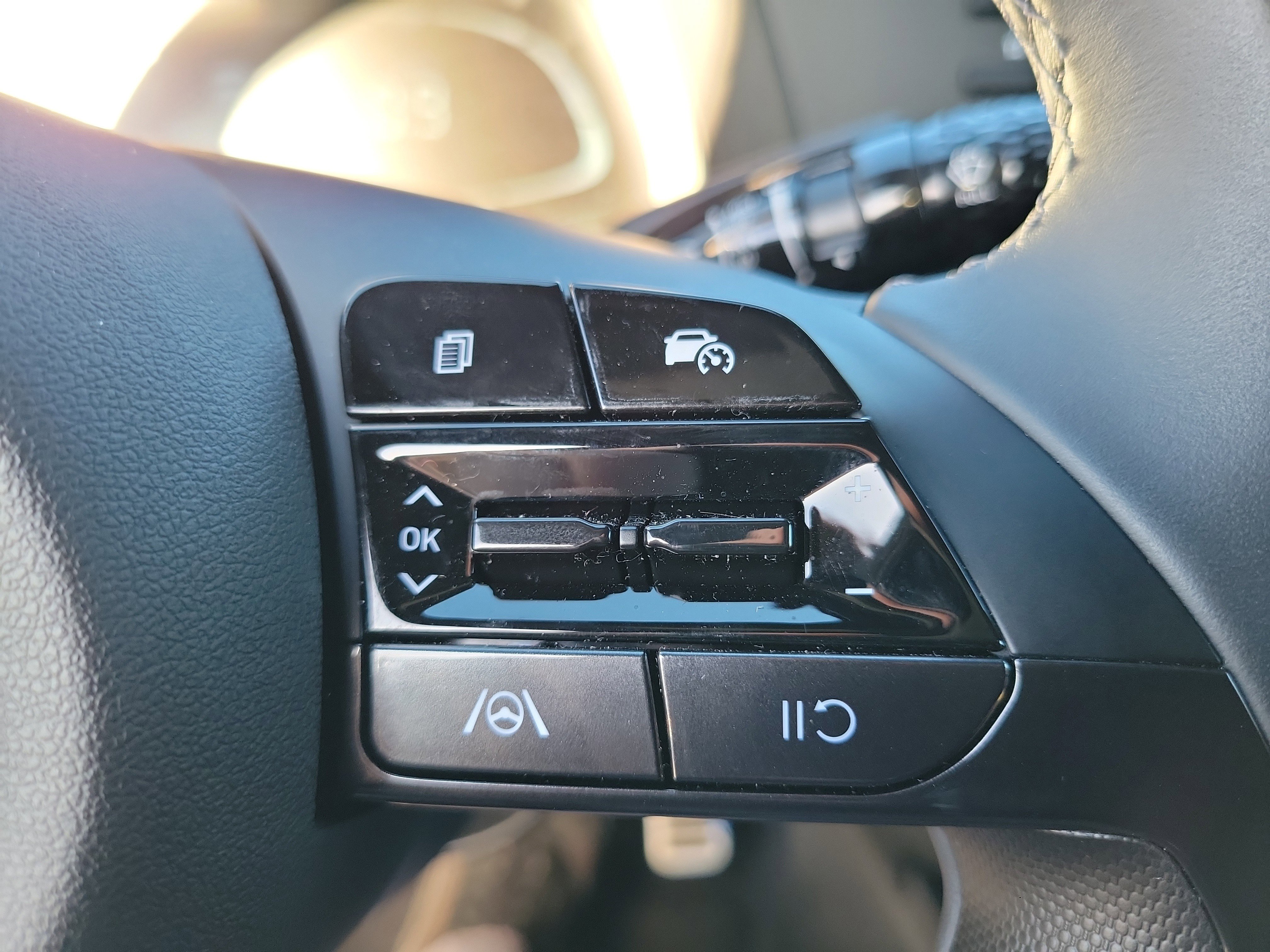 Certified 2025 Hyundai Elantra Sport image 7