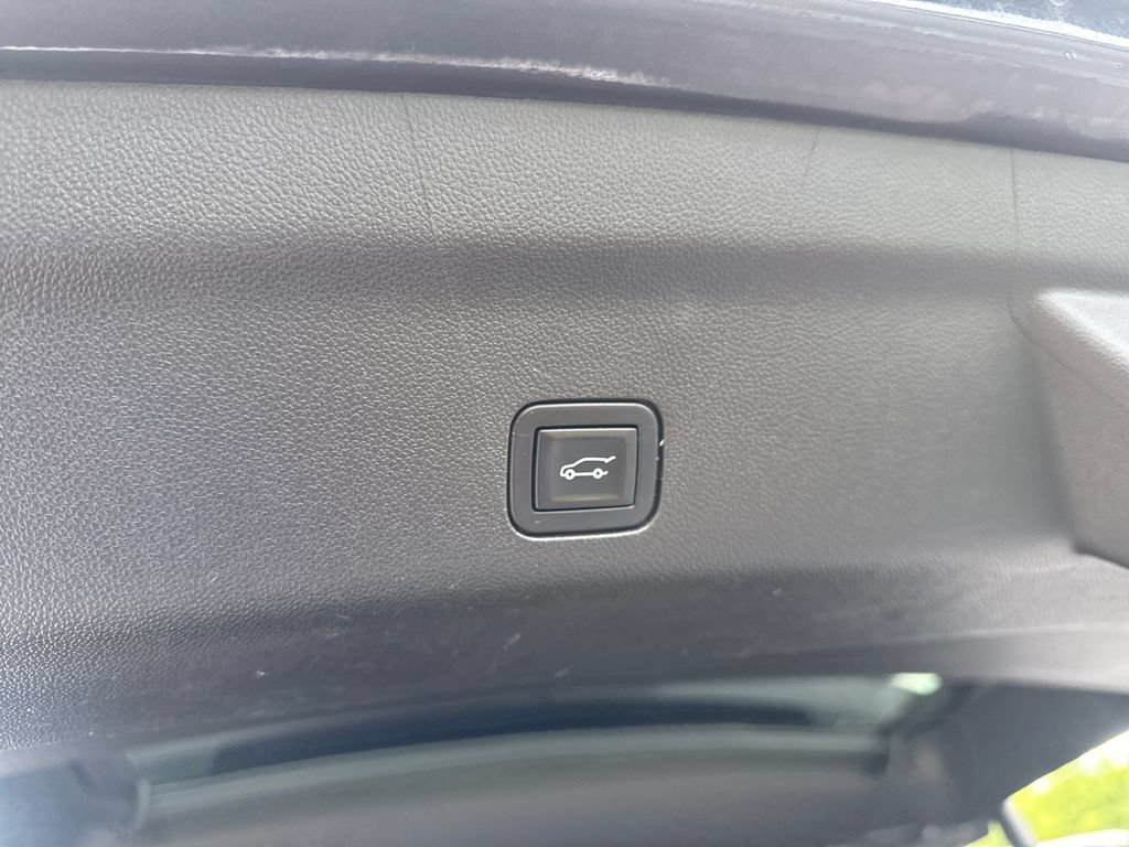 Certified 2022 Chevrolet Suburban LT AWD/4WD image 35
