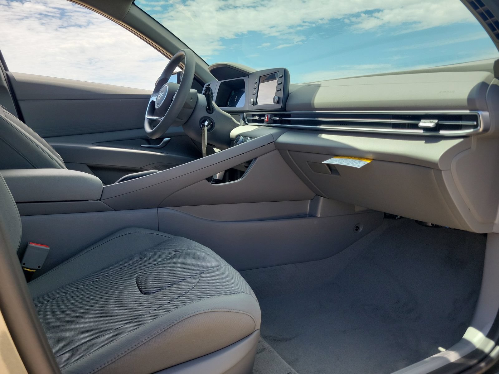 New 2026 Hyundai Elantra SE FWD image 17