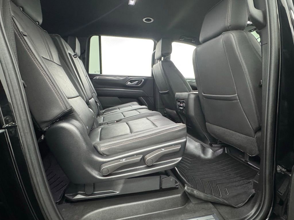 Used 2023 Chevrolet Suburban RST w/ Luxury Package image 40