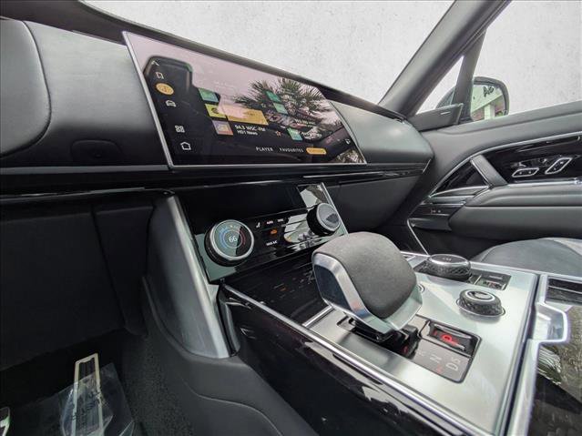 Certified 2023 Land Rover Range Rover SE image 16
