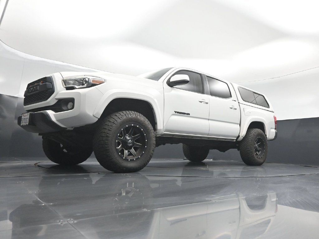 Used 2017 Toyota Tacoma SR5 w/ Tow Package AWD/4WD image 39