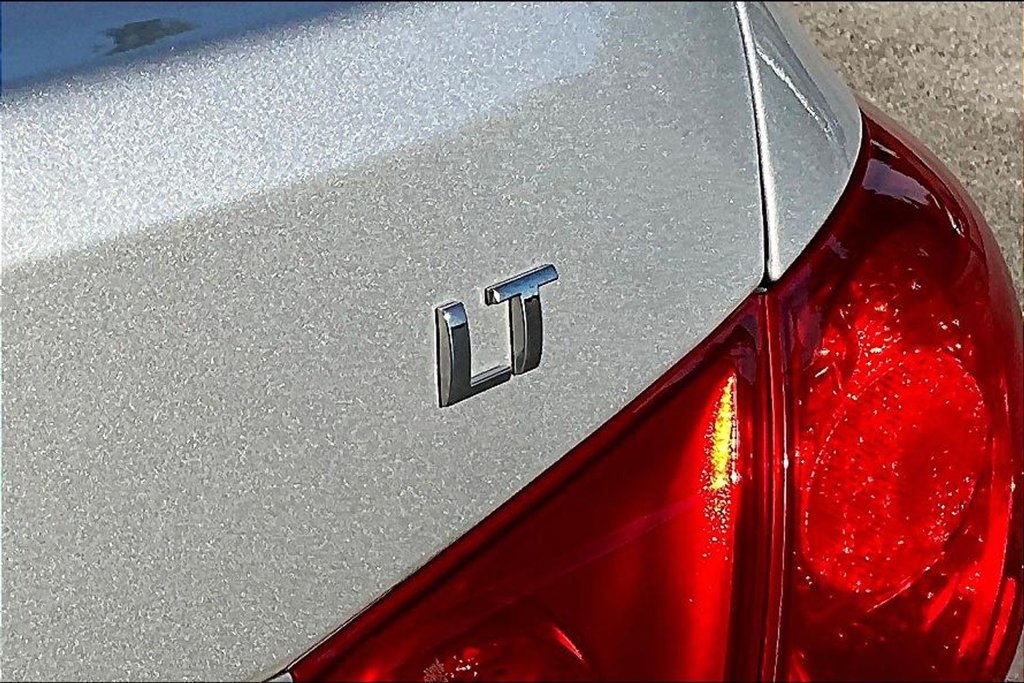 Used 2015 Chevrolet Cruze LT FWD image 25