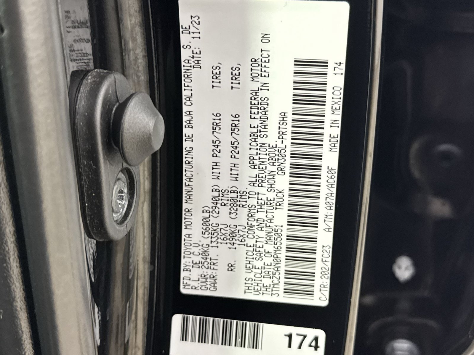 Used 2023 Toyota Tacoma SR5 AWD/4WD image 41