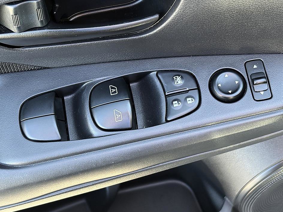 Used 2023 Nissan Kicks S image 17