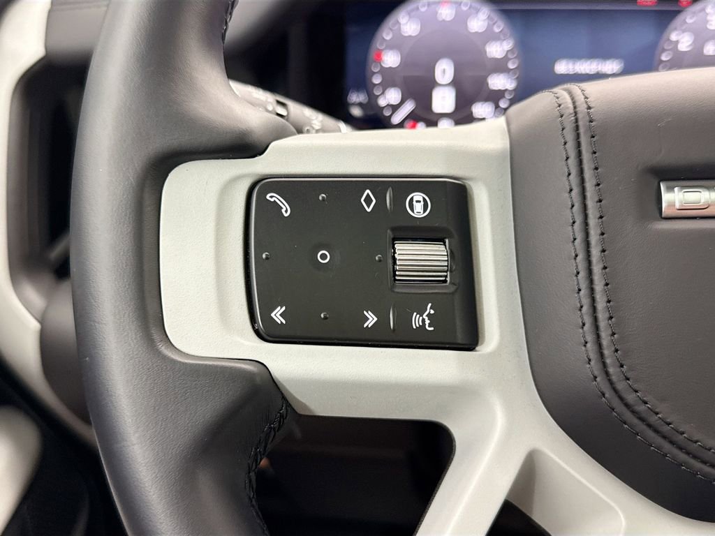 Used 2024 Land Rover Defender 110 X-Dynamic SE AWD/4WD image 11