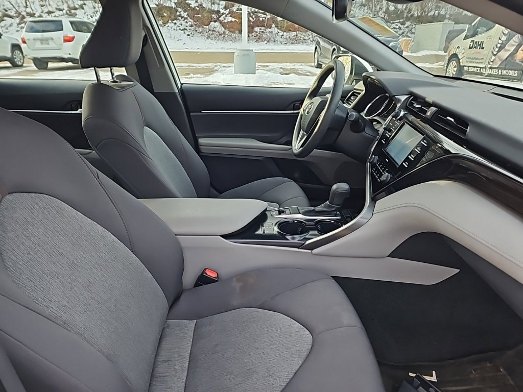 Used 2020 Toyota Camry LE image 17