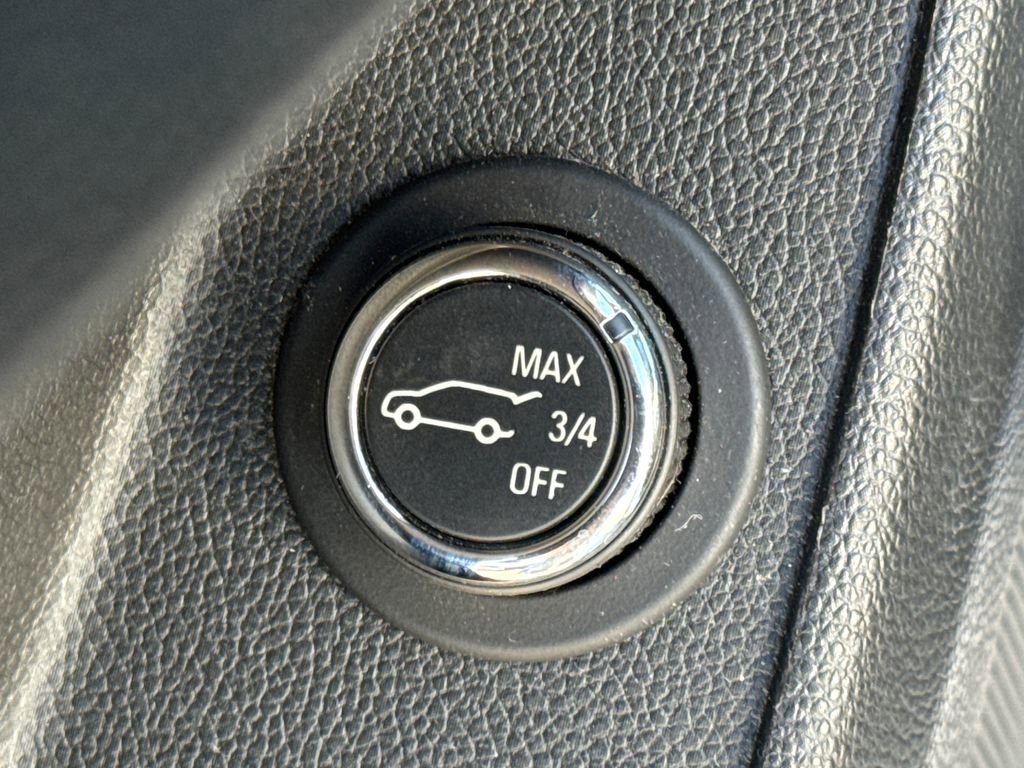 Used 2022 Chevrolet Traverse RS image 33