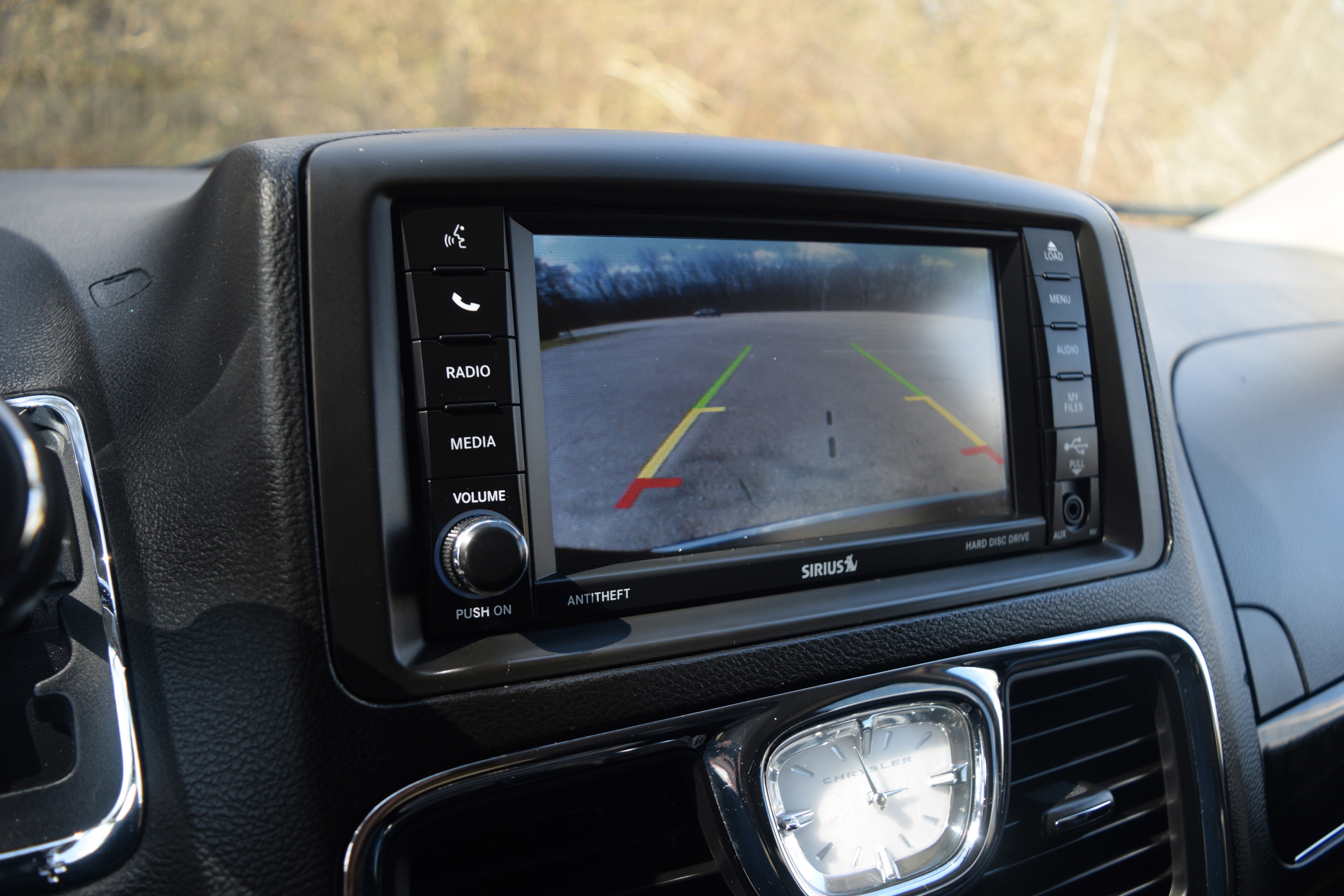 Used 2015 Chrysler Town & Country Touring w/ Driver Convenience Group image 10