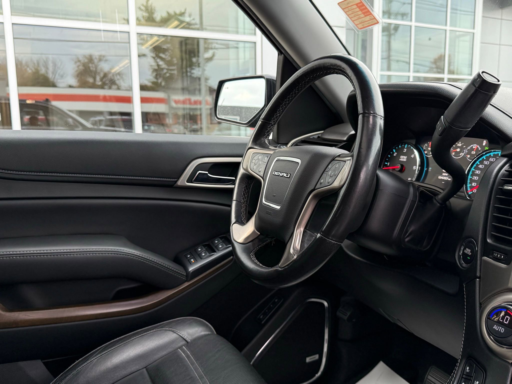 Used 2018 GMC Yukon Denali image 26