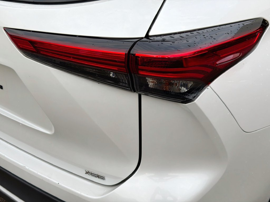 Used 2023 Toyota Highlander XSE FWD image 28