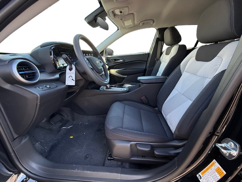 New 2026 Chevrolet Trax LS w/ LS Convenience Package FWD image 9
