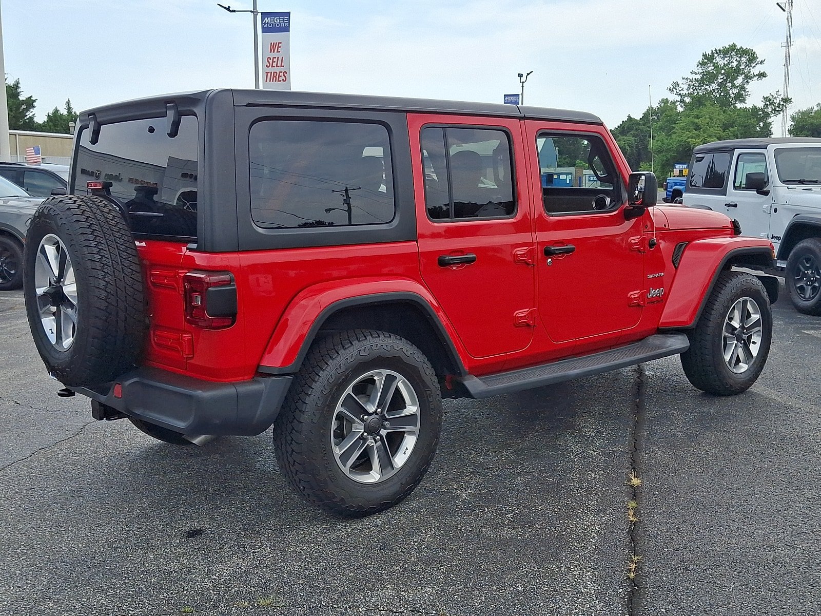 Used 2019 Jeep Wrangler Unlimited Sahara w/ Cold Weather Group AWD/4WD image 6