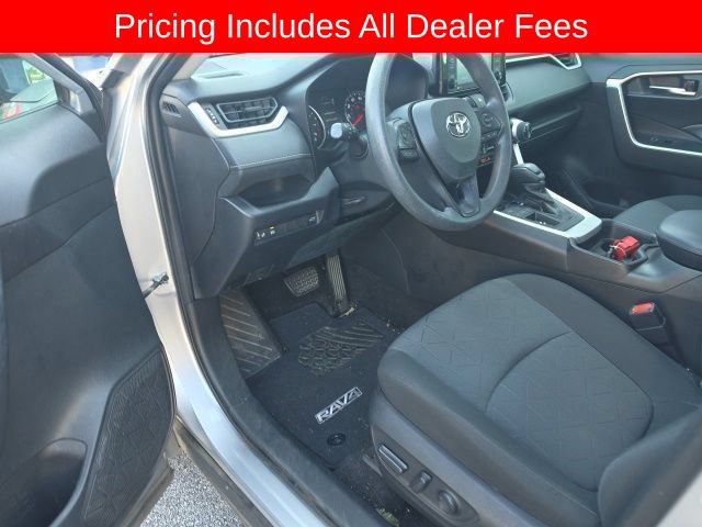Used 2020 Toyota RAV4 XLE w/ Convenience Package FWD image 5