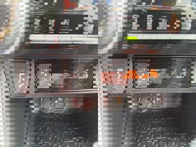 Used 2025 Toyota RAV4 XLE w/ Convenience Package image 18