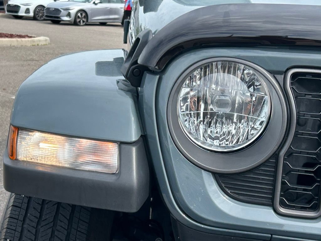Used 2024 Jeep Gladiator Sport AWD/4WD image 38