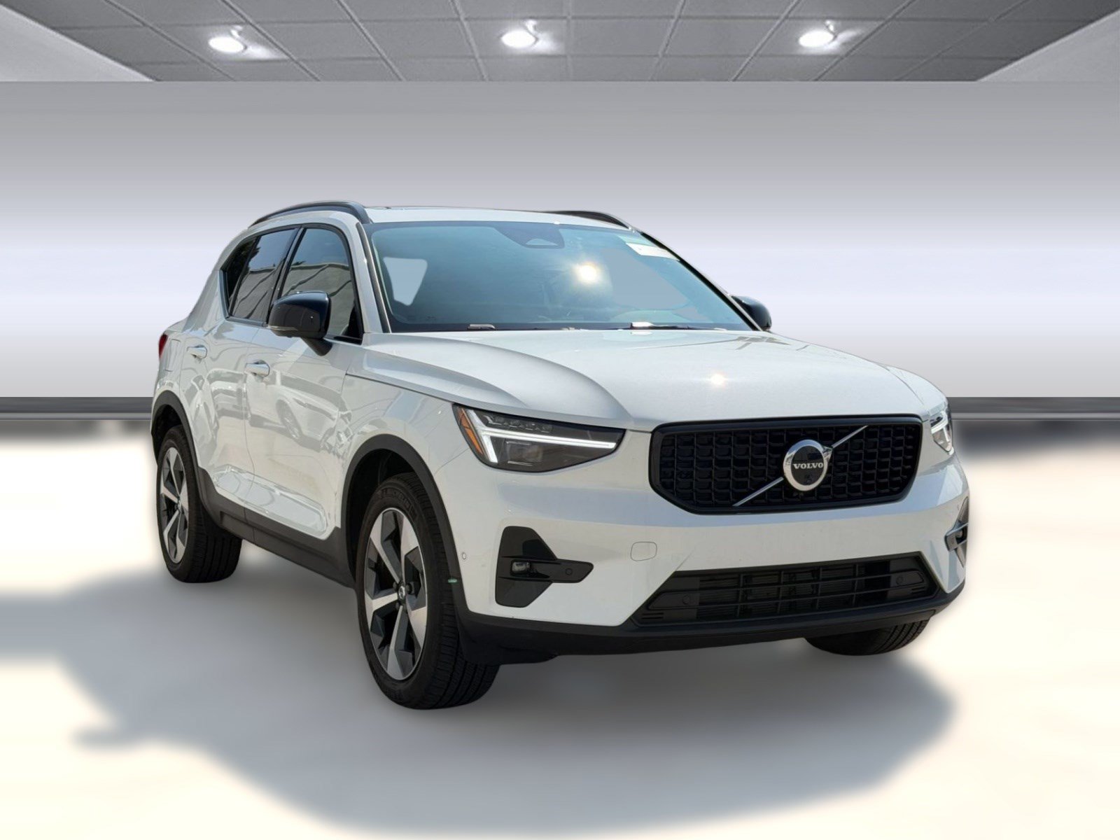 Certified 2026 Volvo XC40 B5 Plus w/ Climate Package AWD/4WD image 7