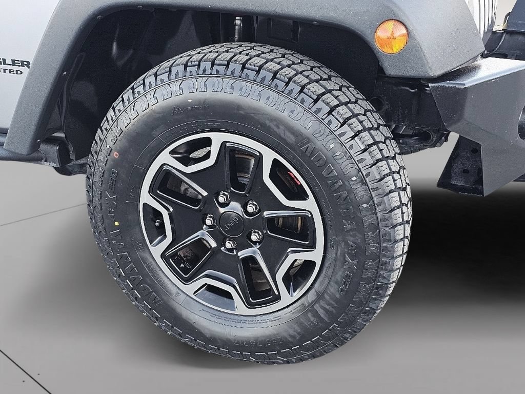 Used 2015 Jeep Wrangler Unlimited Rubicon AWD/4WD image 10