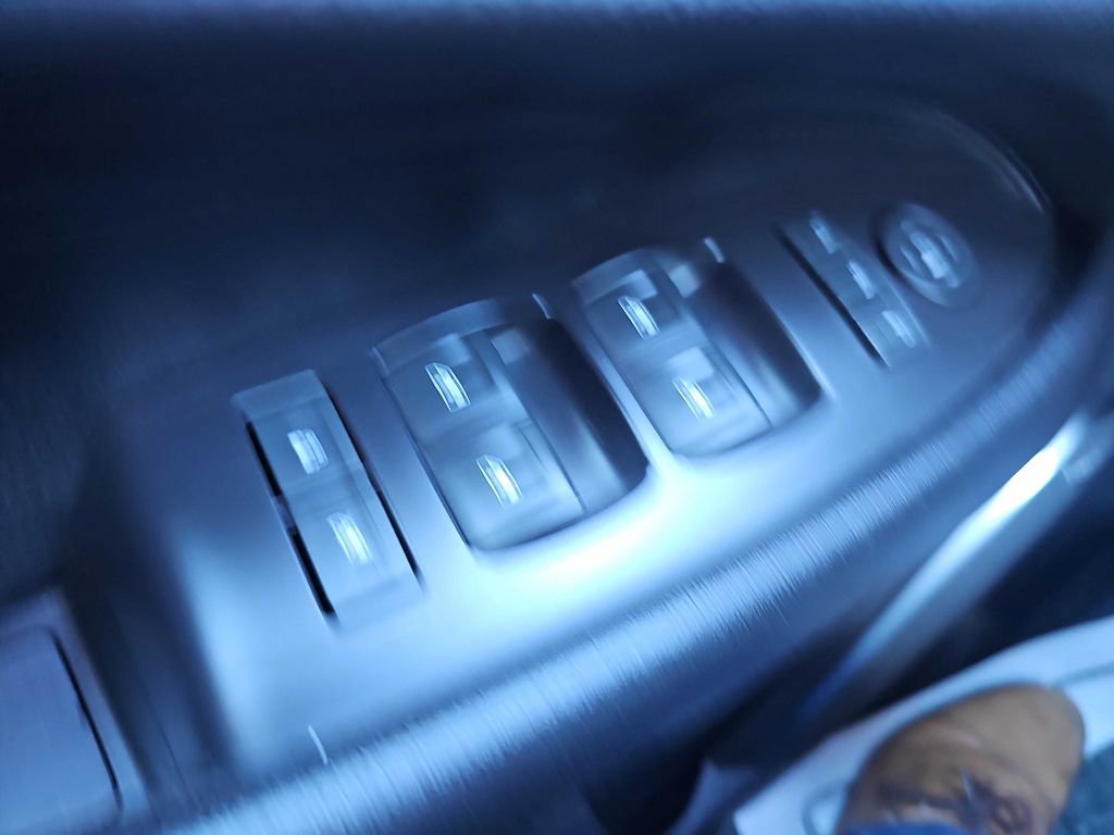 Used 2017 Cadillac Escalade ESV Luxury image 38