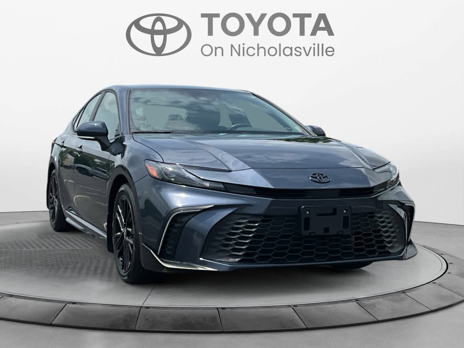 Used 2026 Toyota Camry SE FWD image 8