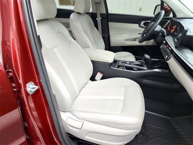 Used 2025 Kia Sorento S w/ Panoramic Sunroof Package image 34