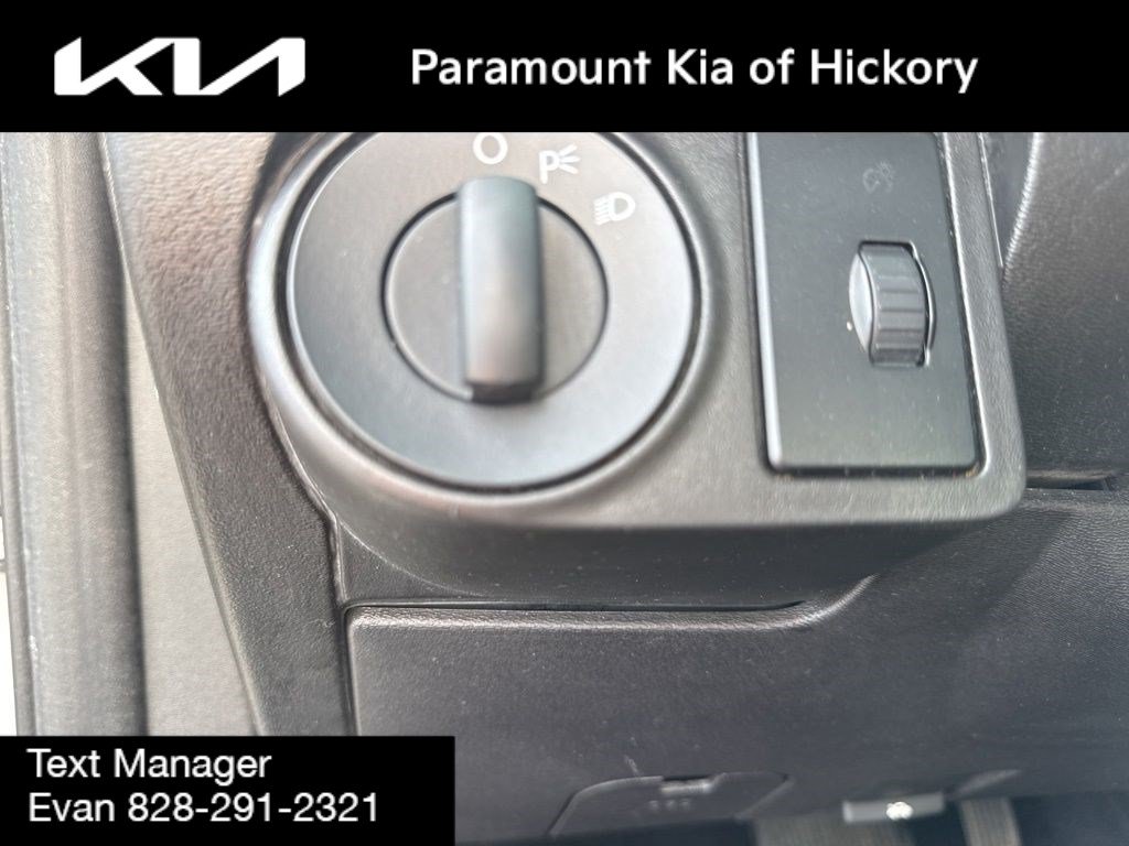 Used 2011 Ford Focus SE w/ 201A Rapid Spec Order Code FWD image 16