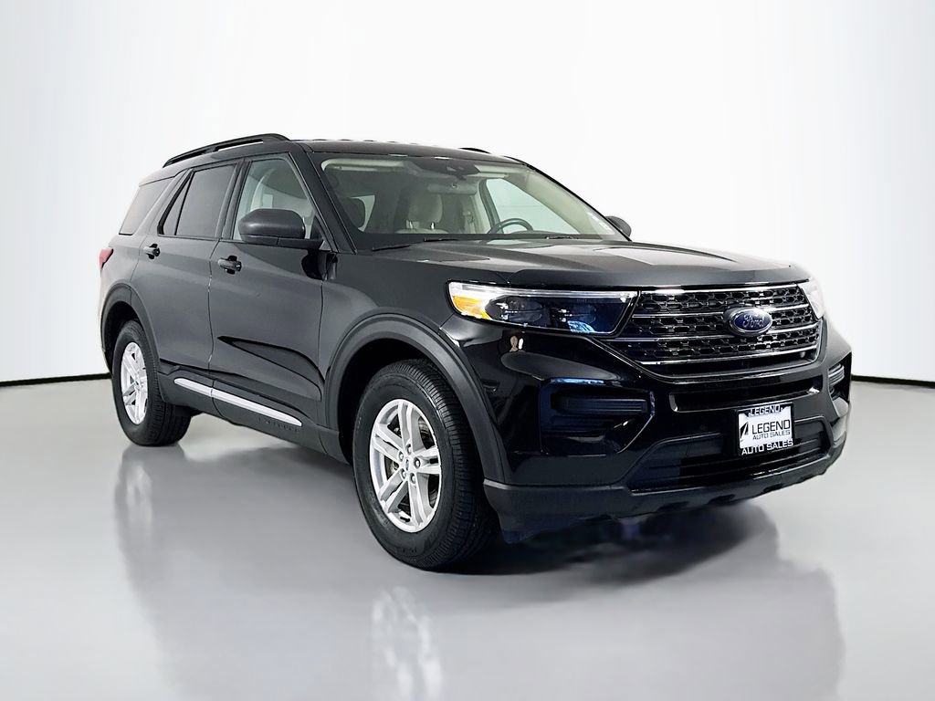 Used 2024 Ford Explorer XLT AWD/4WD image 3