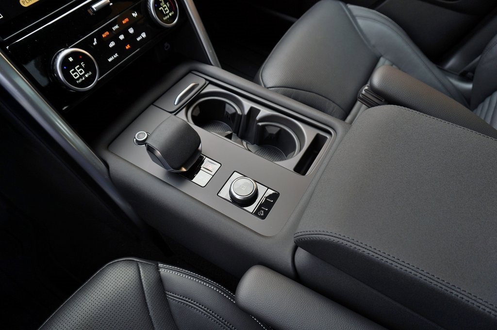 New 2025 Land Rover Discovery S image 30