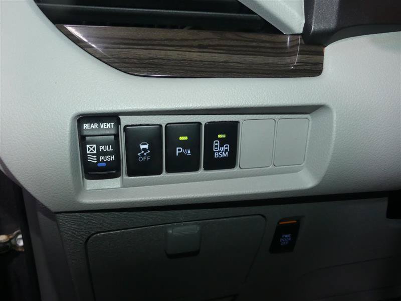 Used 2017 Toyota Sienna XLE Premium AWD/4WD image 28
