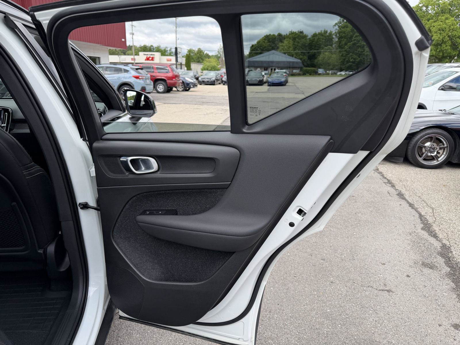 Used 2021 Volvo XC40 P8 Recharge w/ Advanced Package AWD/4WD image 24