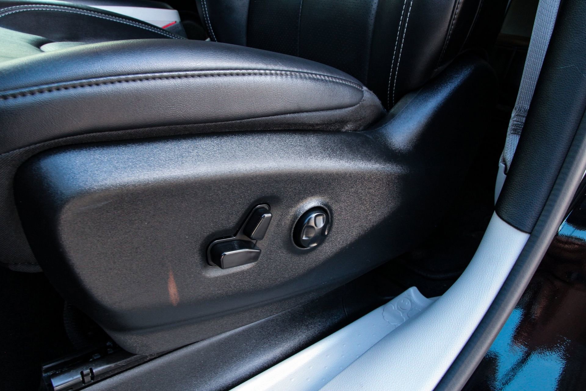 Used 2024 Chrysler Pacifica Touring-L image 15