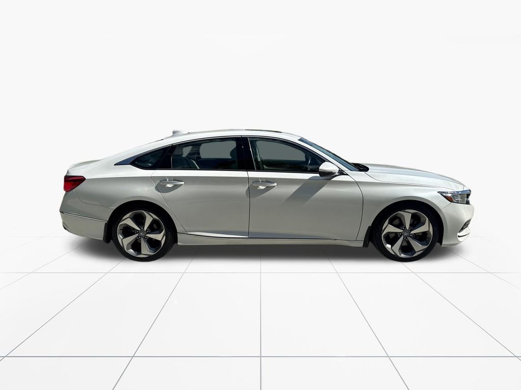 Used 2018 Honda Accord Touring image 9