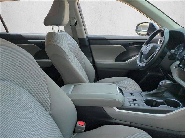 Used 2024 Toyota Highlander LE FWD image 20
