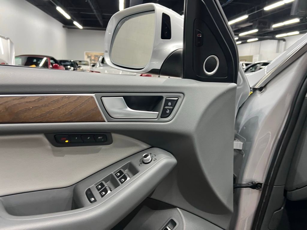 Used 2013 Audi Q5 3.0T Prestige image 21
