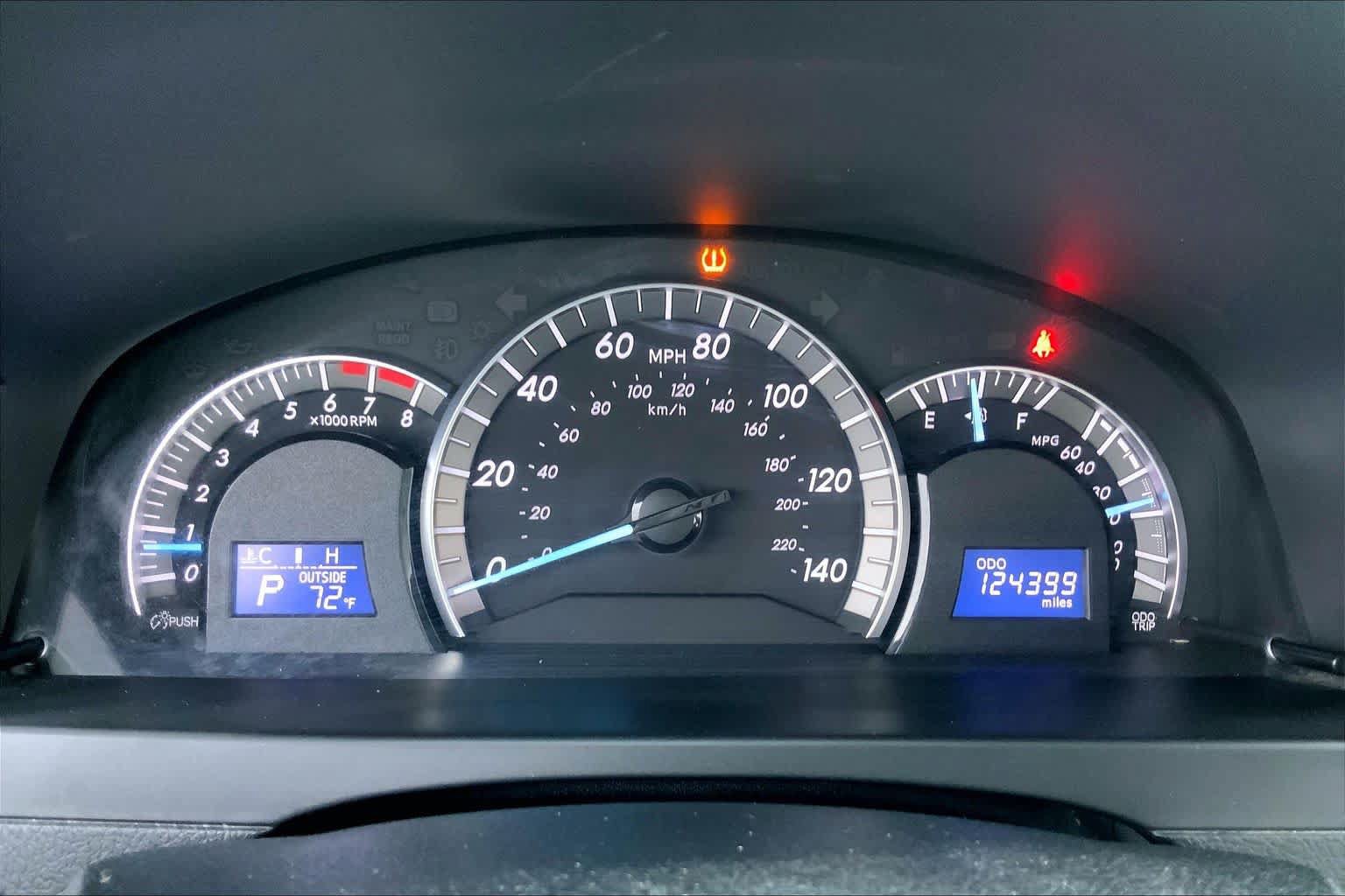 Used 2012 Toyota Camry SE FWD image 25