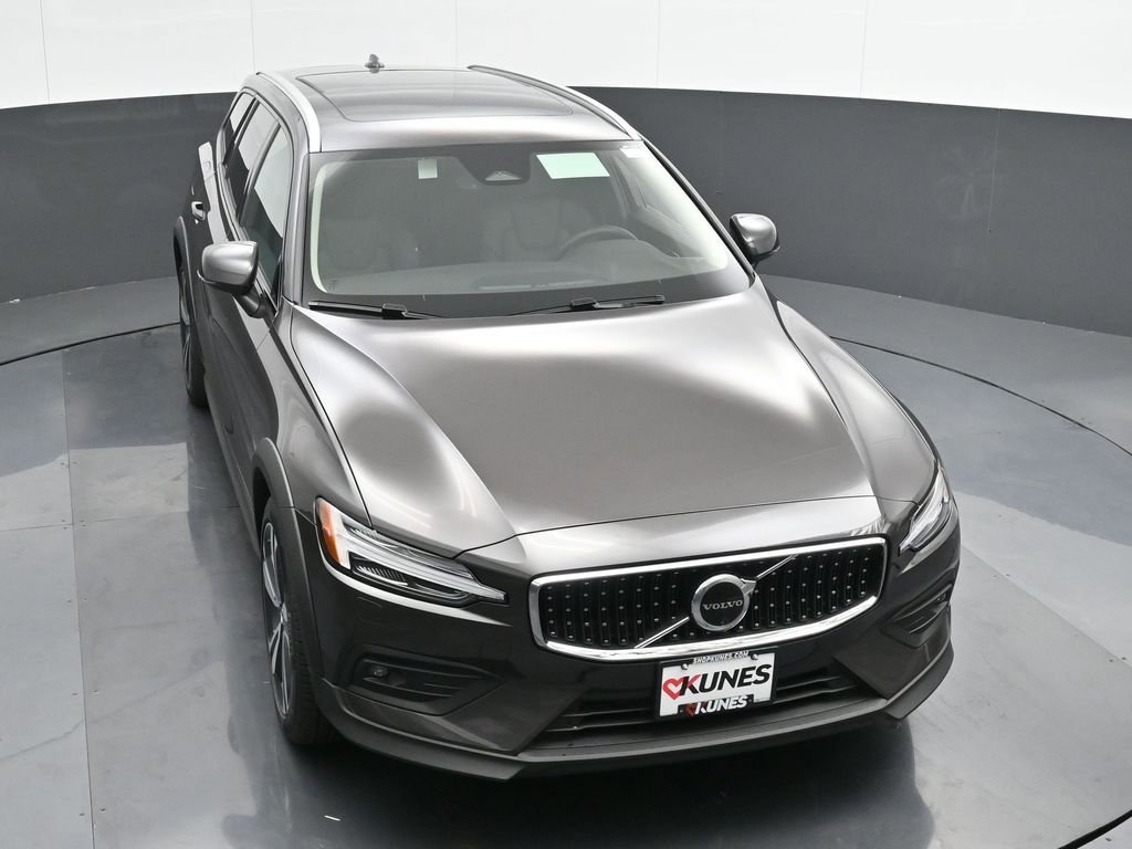 New 2025 Volvo V60 B5 Cross Country Plus w/ Protection Package Premier image 35