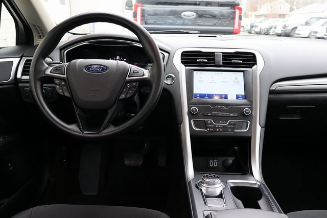 Used 2020 Ford Fusion SE image 6