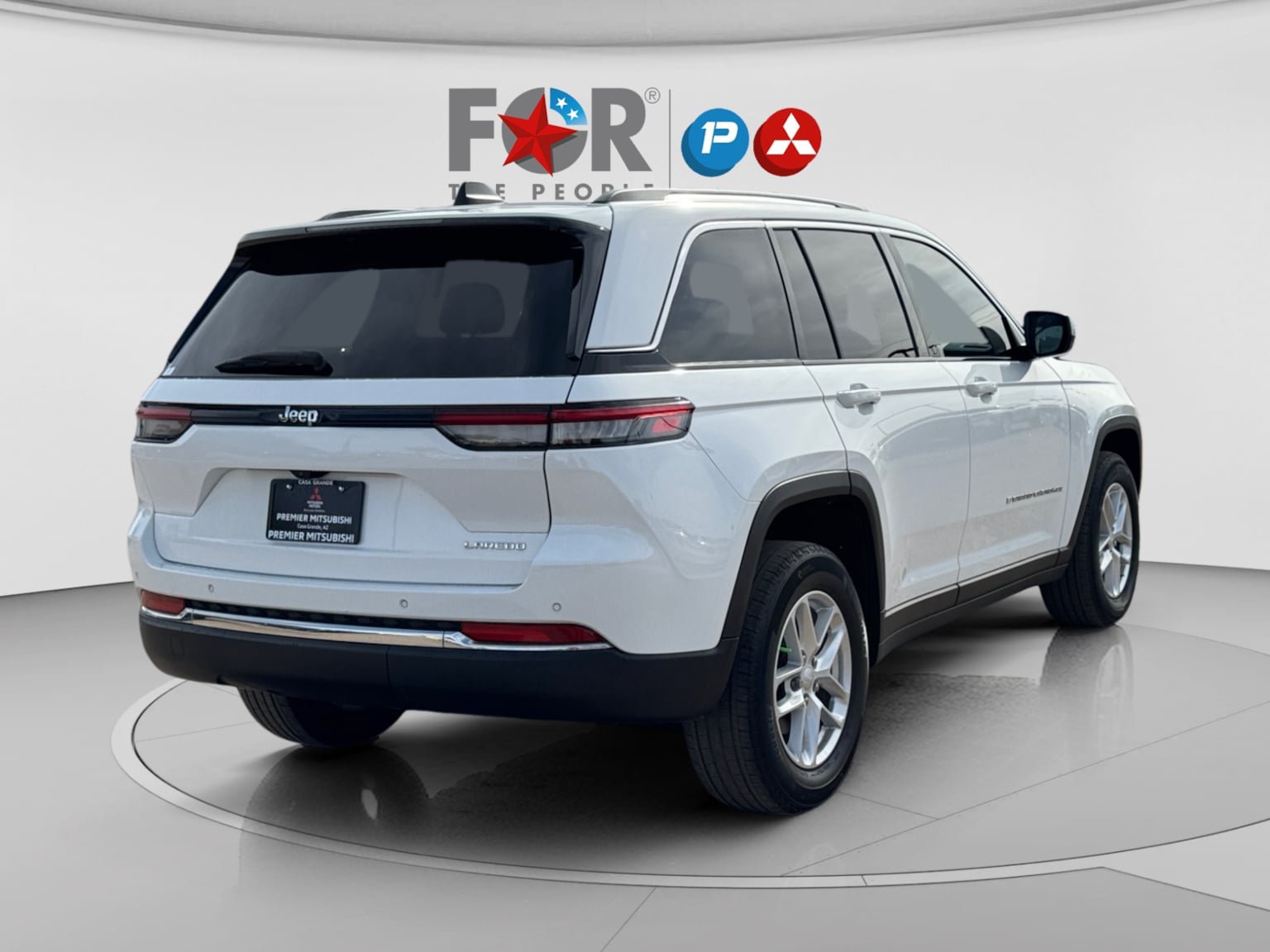 Used 2023 Jeep Grand Cherokee Laredo w/ Luxury Tech Group I RWD image 5