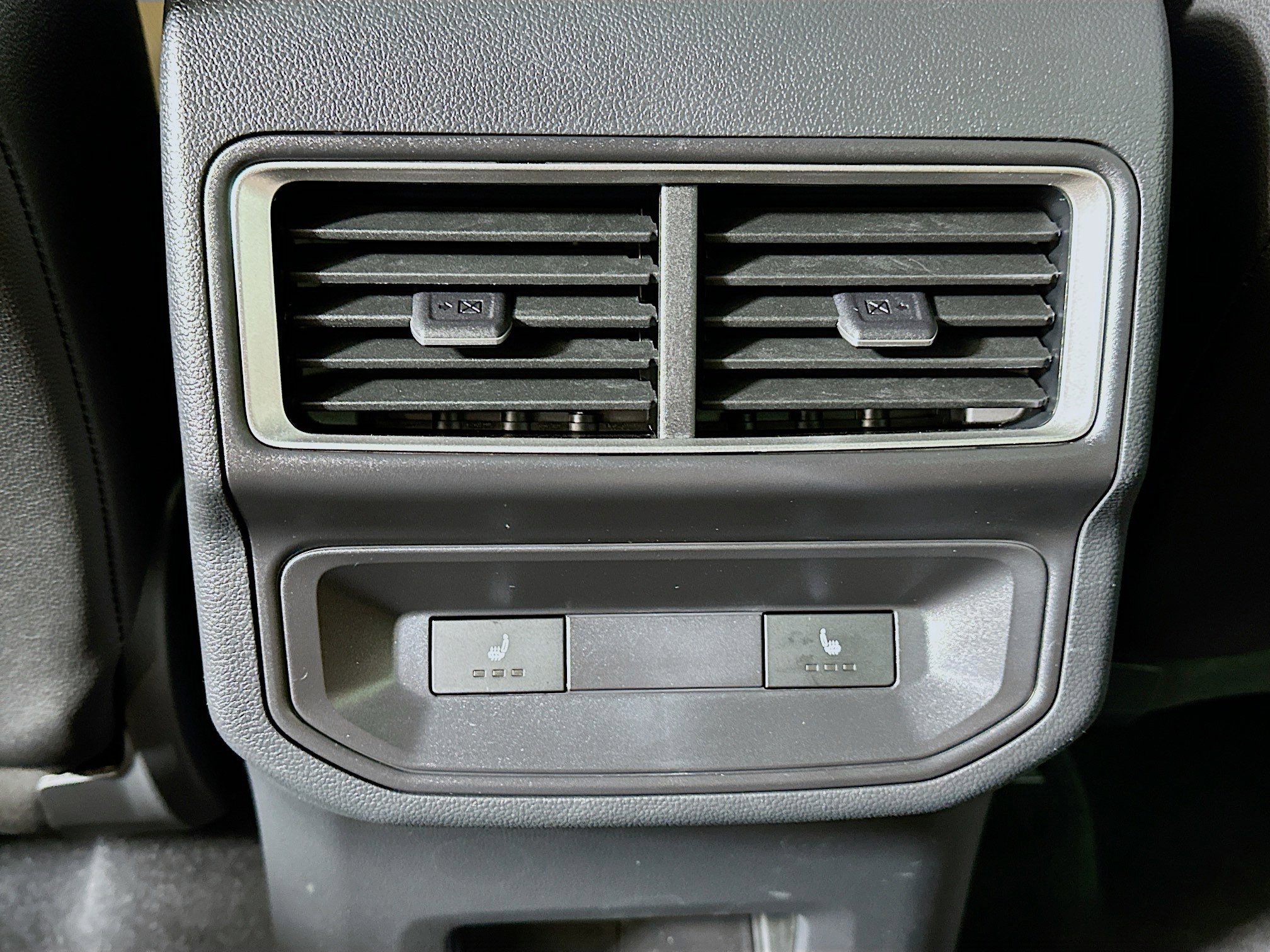 Used 2025 Volkswagen Atlas Cross Sport SEL R-Line image 25